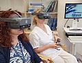 תרומה של משקפי מציאות מדומה לטיפול בנפגעי דחק וחרדה