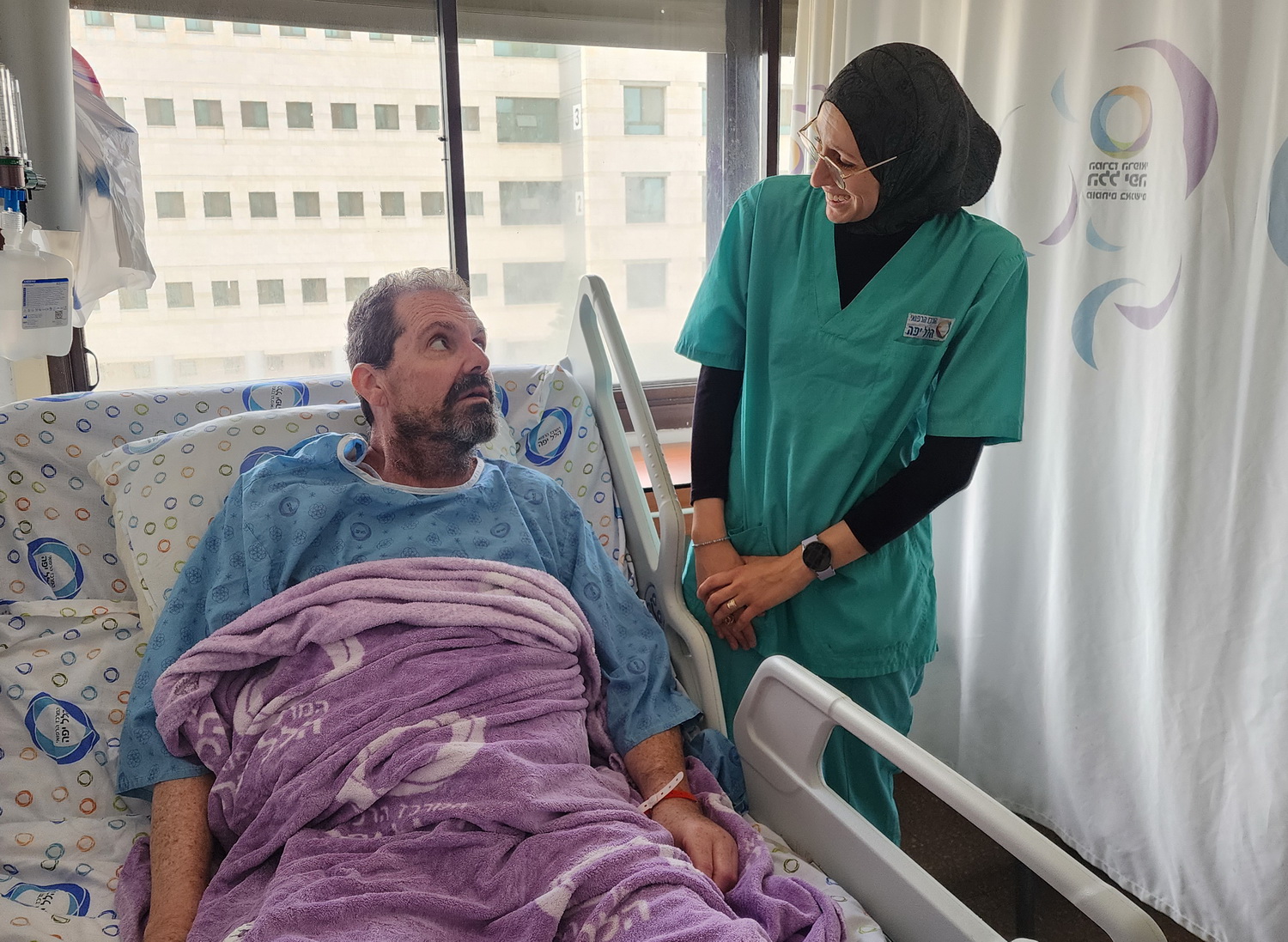 سجا وآفي في لقاء مُجدد بعد عودتهما إلى القسم الباطني ج في هيلل يافه